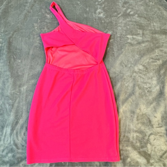 Fashion Nova Vibrant Pink One-Shoulder Dress

#1233 - Picture 4 of 6